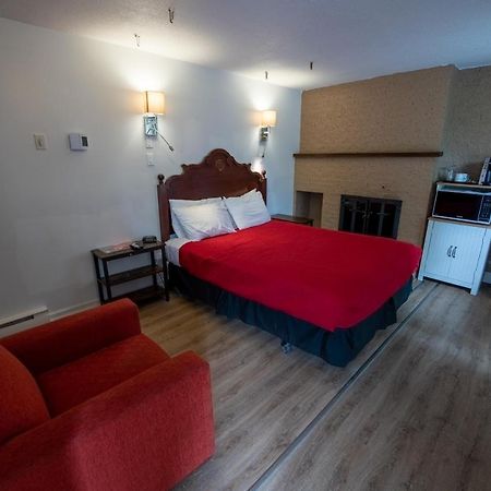 Motel Fleur De Lys Magog Zewnętrze zdjęcie