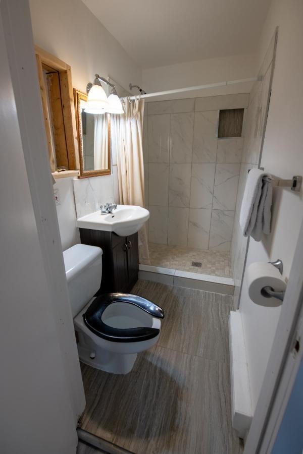 Motel Fleur De Lys Magog Zewnętrze zdjęcie