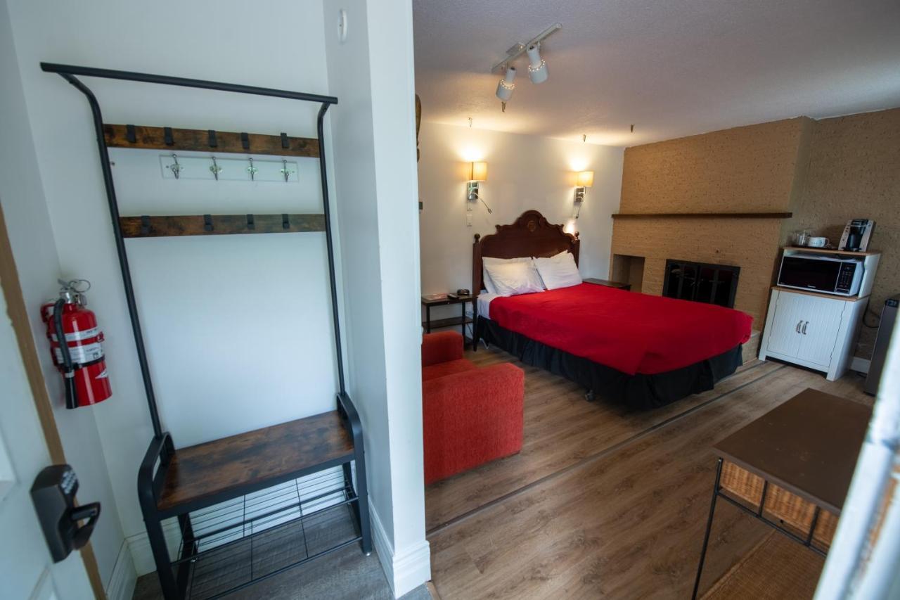 Motel Fleur De Lys Magog Zewnętrze zdjęcie