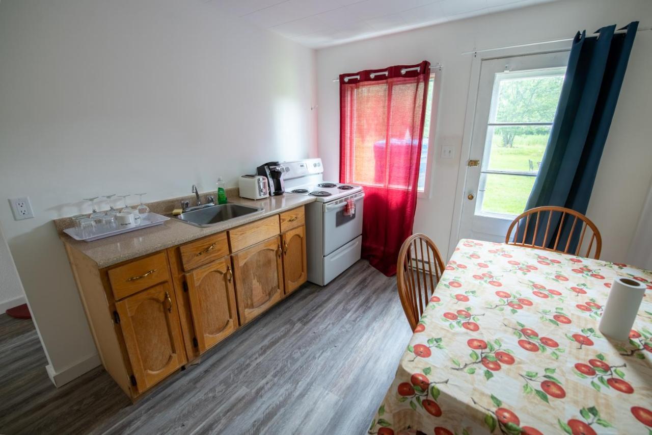 Motel Fleur De Lys Magog Zewnętrze zdjęcie
